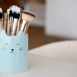 cleaning makeup brushes